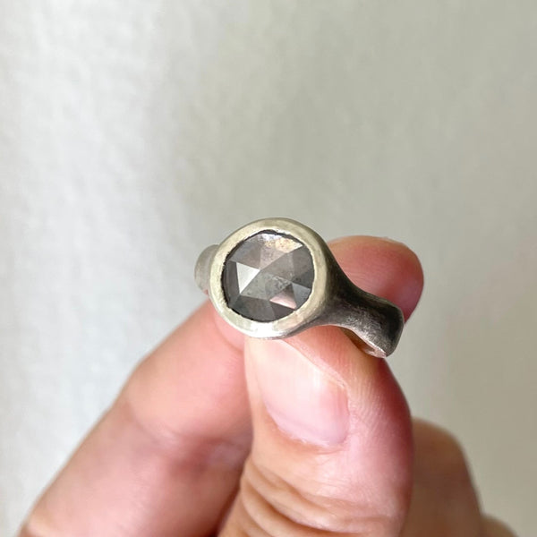 substantial tonal diamond ring (NFS)
